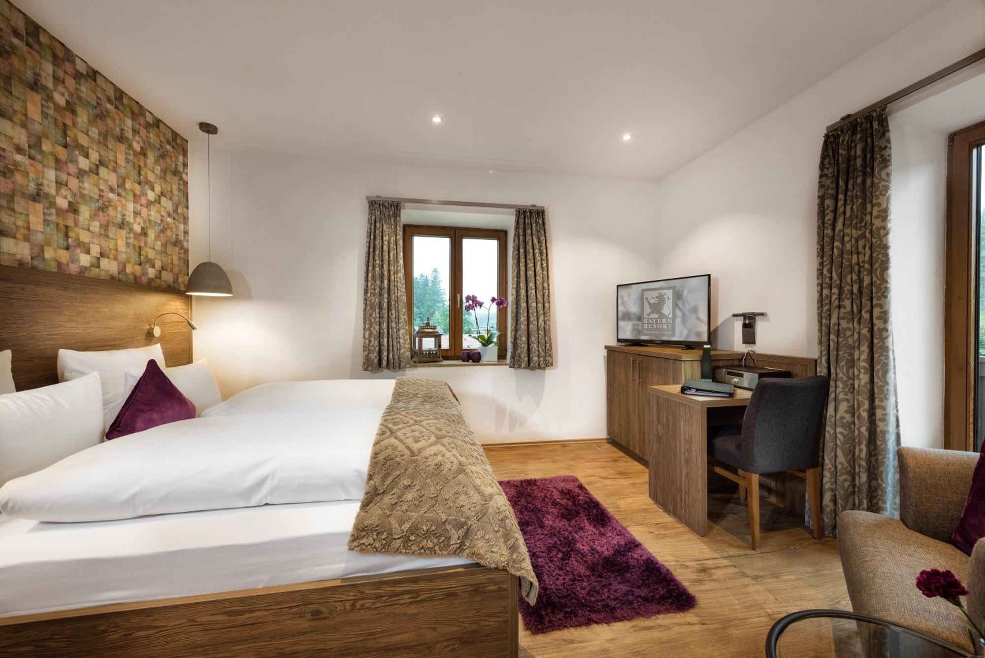 Bayern Resort Hotel - Adults Only - Mit Zugspitzblick - Eibsee-Naehe - Wellnessbereich - Naturpool Im Sommer Grainau Ngoại thất bức ảnh