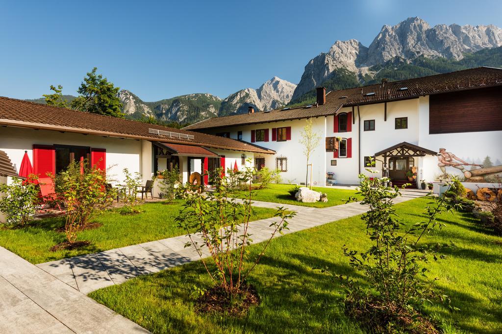 Bayern Resort Hotel - Adults Only - Mit Zugspitzblick - Eibsee-Naehe - Wellnessbereich - Naturpool Im Sommer Grainau Ngoại thất bức ảnh