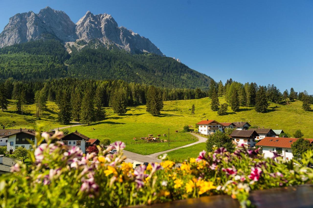 Bayern Resort Hotel - Adults Only - Mit Zugspitzblick - Eibsee-Naehe - Wellnessbereich - Naturpool Im Sommer Grainau Ngoại thất bức ảnh
